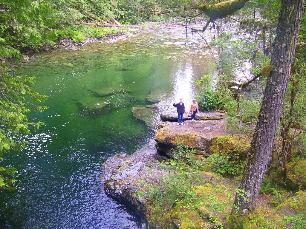 At Nautica Tigh Private Keypad Entrances Bed & Breakfast Qualicum Beach Bagian luar foto